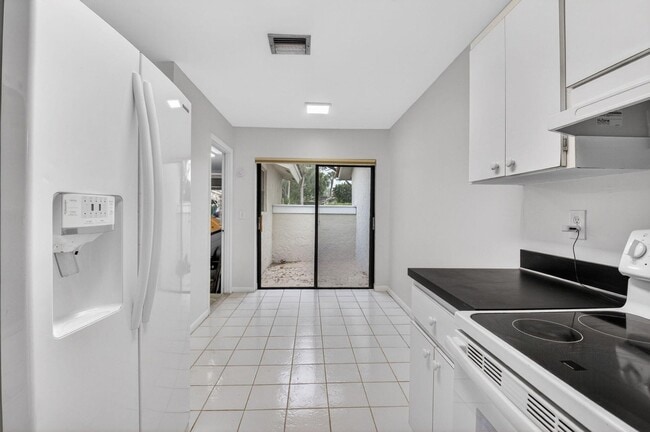 Building Photo - 6130 Aloma Ln