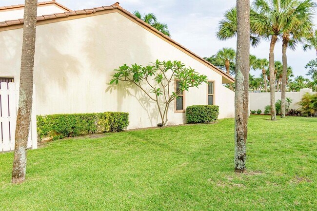 Building Photo - 130 Palm Ave