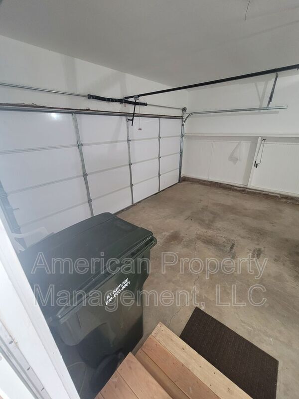 Building Photo - 121 N Salt Creek Dr