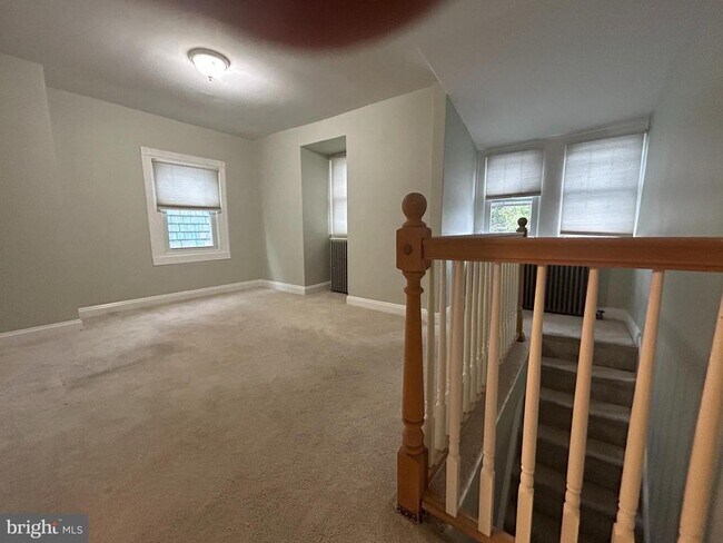 Building Photo - 478 Martin St