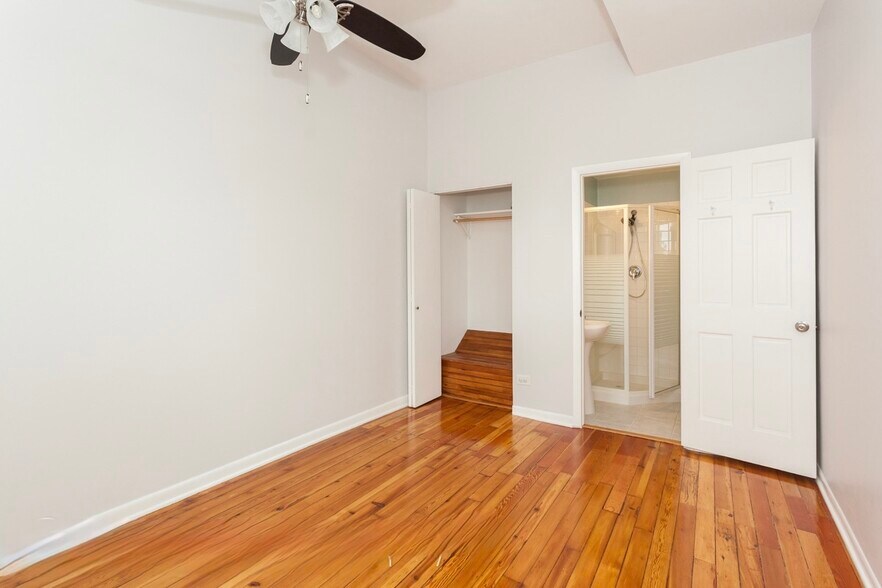 Building Photo - 2204 N Clybourn Ave