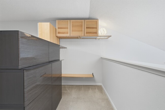 Building Photo - 10855 Meadowglen Ln