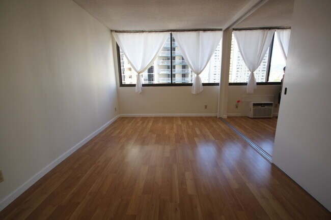 Building Photo - Kukui Plaza - Ewa Tower -1 Bedroom, 1 Bathroom, 1 Parking !