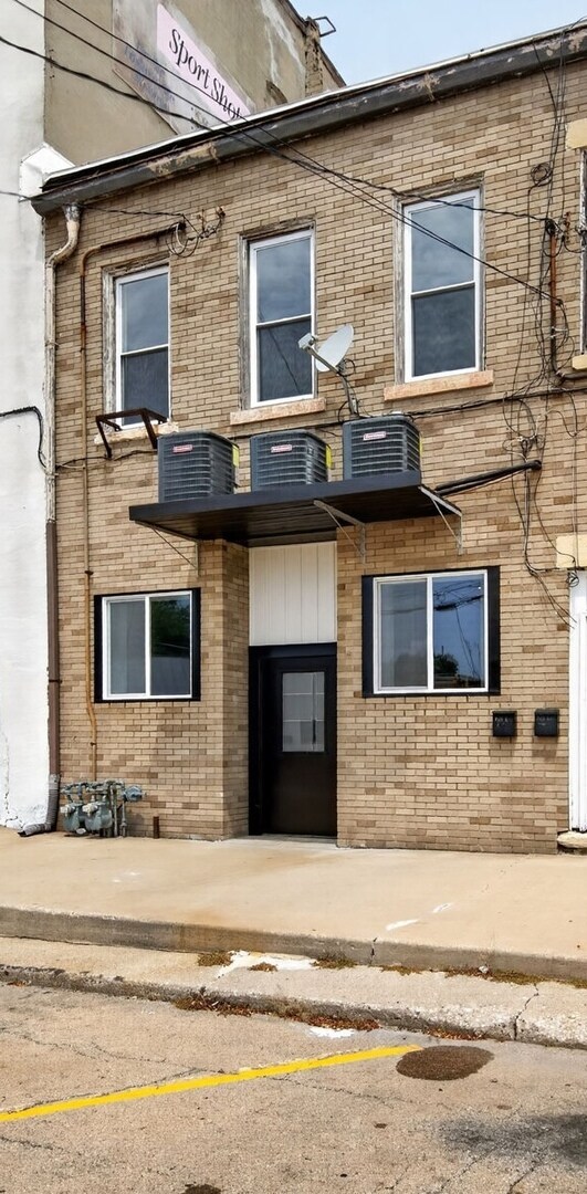 Building Photo - 705 Washington St