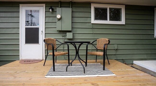 Building Photo - Fully Furnished 3BR | Renovated | All Utilities Included | Ideal for 30+ Day Stays