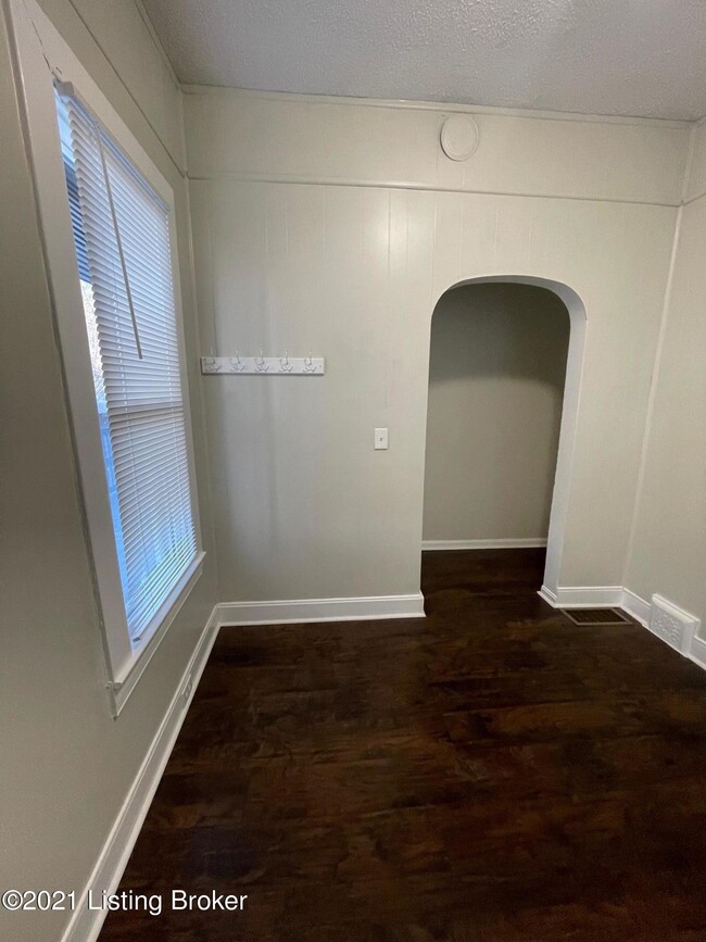 Building Photo - 123 N Keats Ave