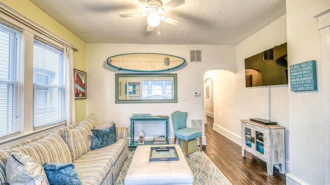 Building Photo - 1102 Wesley Ave