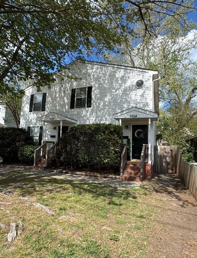 Building Photo - Updated 2nd Floor Duplex, blocks from beach