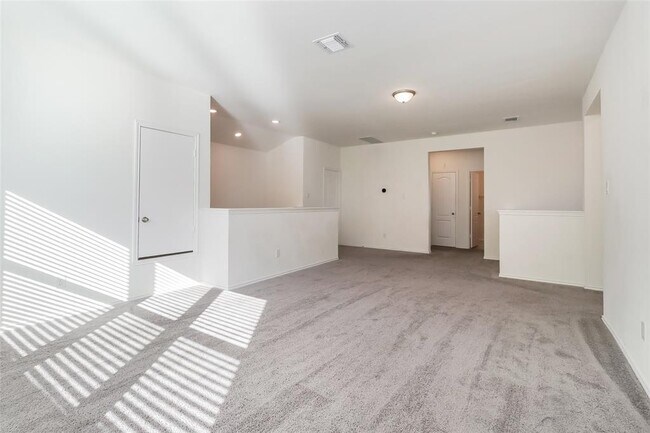 Building Photo - 1621 Stinnett Dr