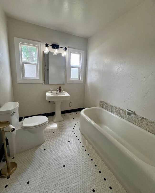 Building Photo - *** JUST REDUCED & MOVE- IN SPECIAL *** 3 Bedroom, 2 Bathroom charming Craftsman Style Home nestl...