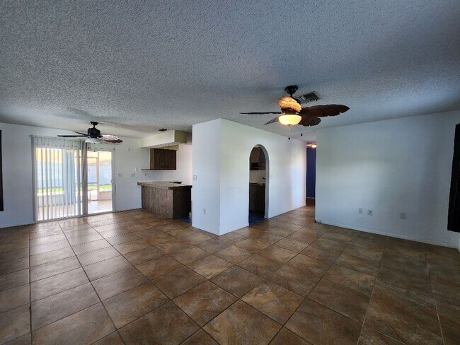 Building Photo - Gorgeous Pool Home in Spring Hill