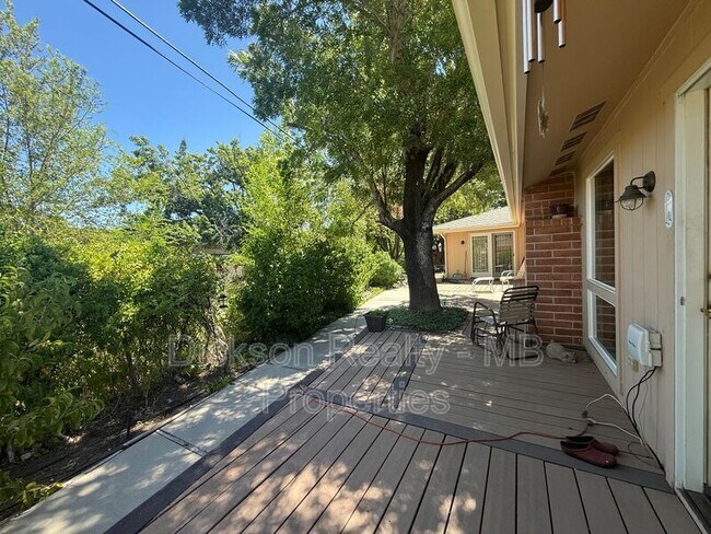 Building Photo - 2845 Glenwood Ct