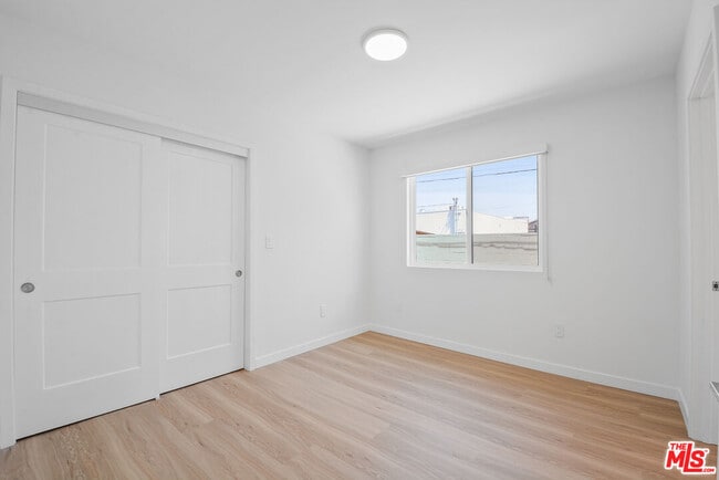 Building Photo - 2617 Carmona Ave