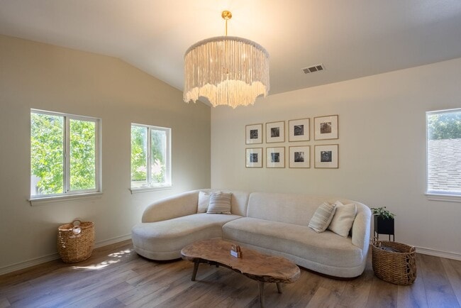 Building Photo - Ultra Unique Chico Tree House in The Avenues