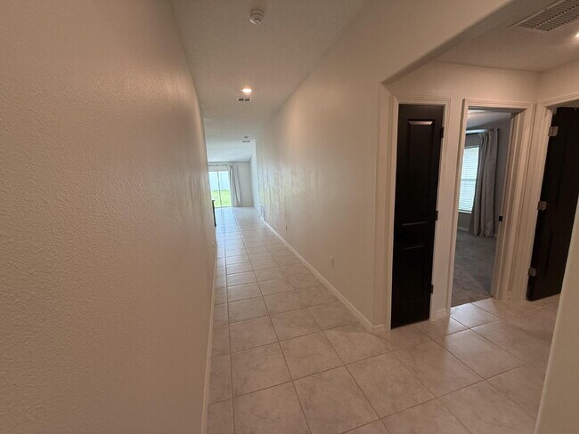 Building Photo - Beautiful 3-Bedroom 2 Baths Home in Ayersw...