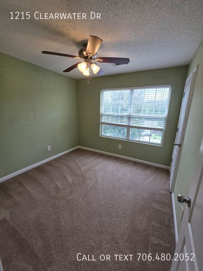 Building Photo - 1215 Clearwater Dr