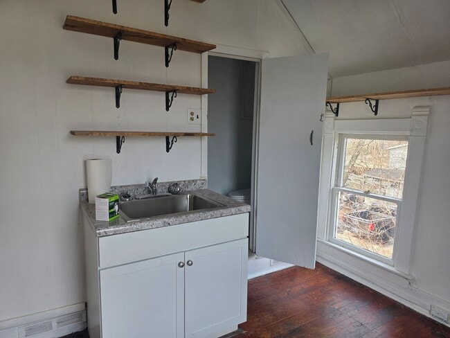 Building Photo - 536 E Center St