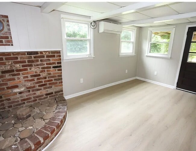 Building Photo - 513 Bucktown Rd