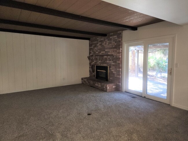 Building Photo - 4 bedroom home off of Mayberry Dr in Reno