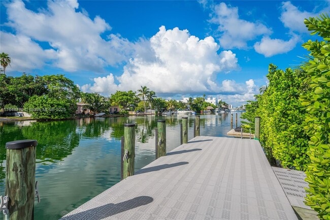 Building Photo - 740 S Shore Dr