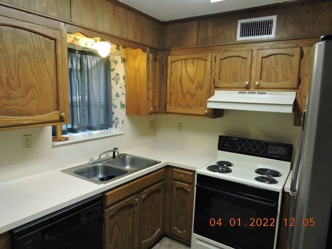 Building Photo - Great Condo Close to Southgates of  LSU