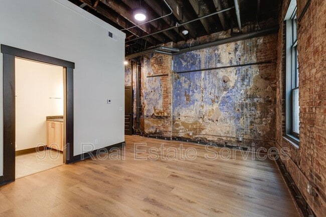 Building Photo - 124 Monroe Ave