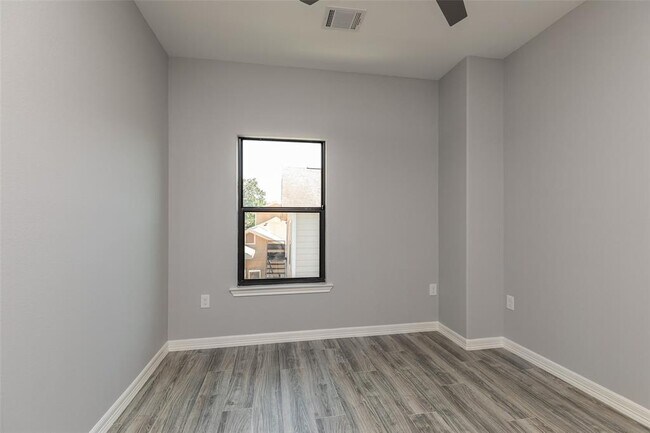 Building Photo - 6607 Avenue O