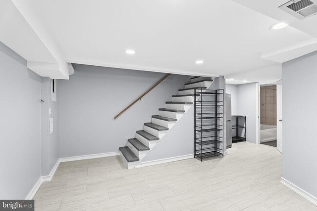 Building Photo - 4332 Utica Ave