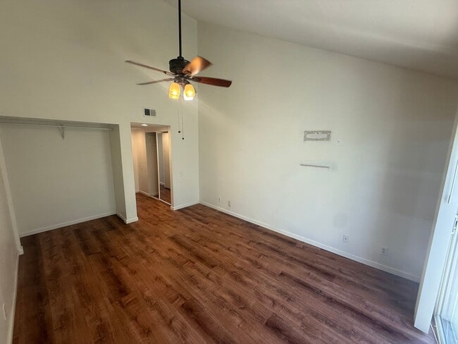 Building Photo - Available Now! Beautiful 2 Bed / 2 Bath Condo in Scripps Ranch