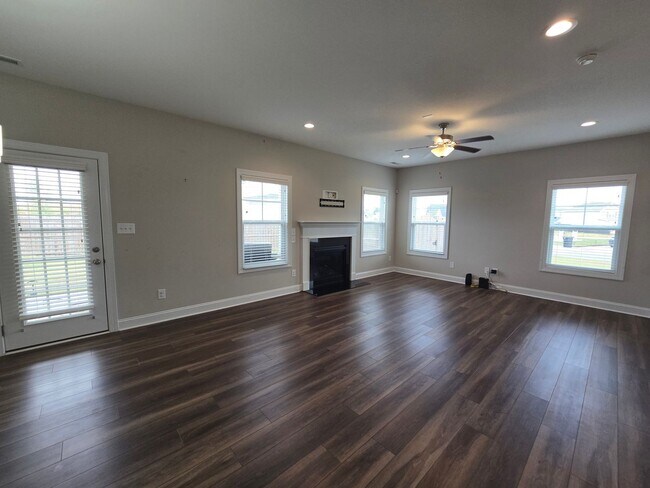 Building Photo - 1404 Friar Rock Cir