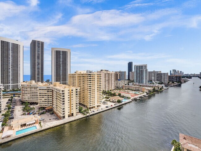Building Photo - 2602 E Hallandale Beach Blvd