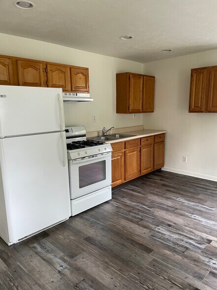 Building Photo - 43 Chapin St