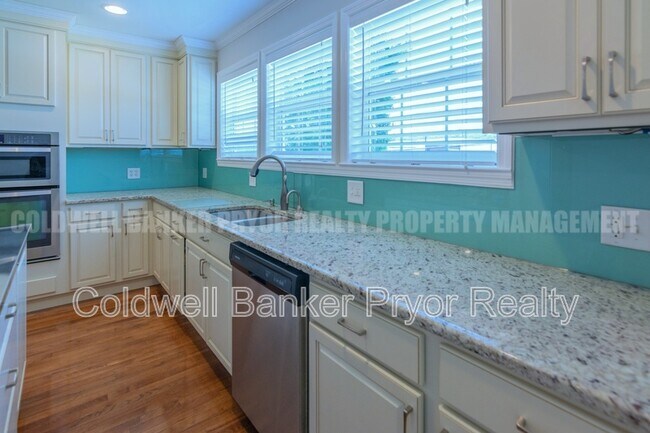 Building Photo - 4890 College Dr E