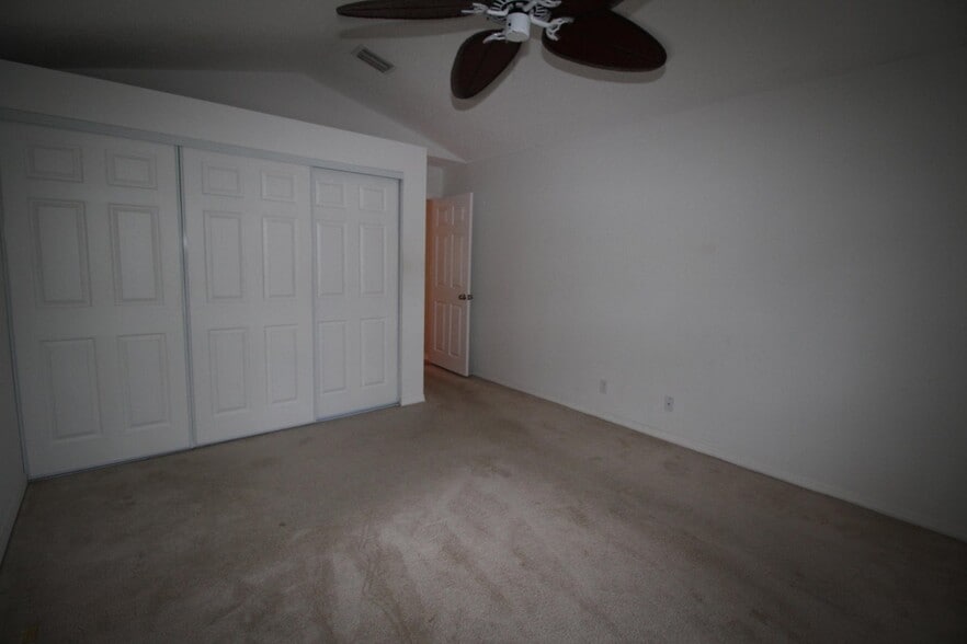 Building Photo - 404 Sabal Palm Ln