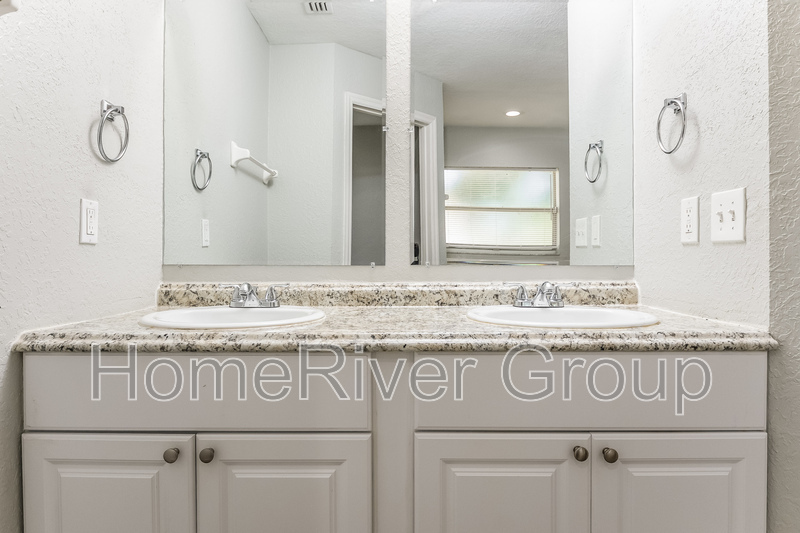 Building Photo - 701 Caracara Ct