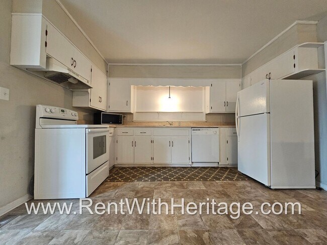 Building Photo - WOW!!!..GRANPA'S BUNGALOW /AWESOME RANCH HOME/ NATURE LOVER'S DREAM / GREAT LOCATION