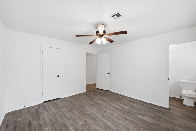 Building Photo - 917 Susan St