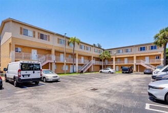 Building Photo - 6225 SW Kendale Lakes Cir