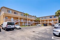 Building Photo - 6225 SW Kendale Lakes Cir