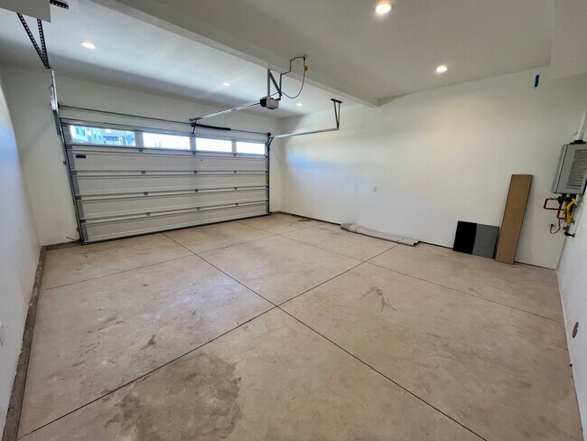 Building Photo - 107 Golf Vw Dr