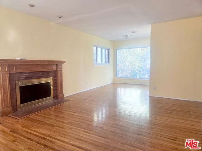 Building Photo - 7116 W 91st St