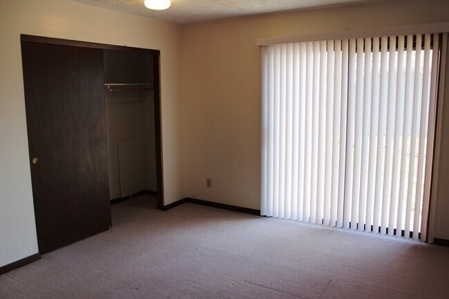Building Photo - Spacious home in East Manhattan!