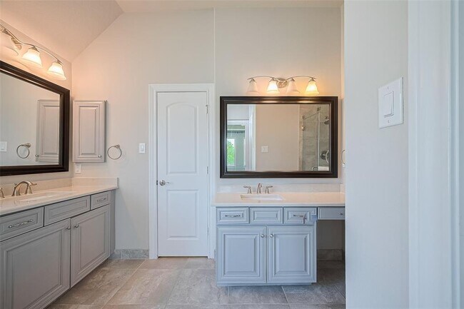 Building Photo - 6243 Garden Lakes Ln