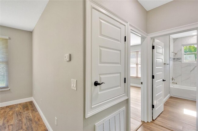 Building Photo - 1604 Rowland Dr