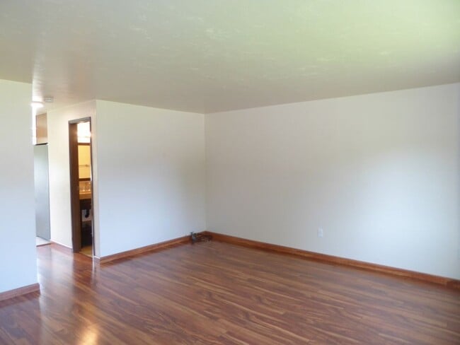 Building Photo - Pet Friendly Valley 2 story town home 2BD/...