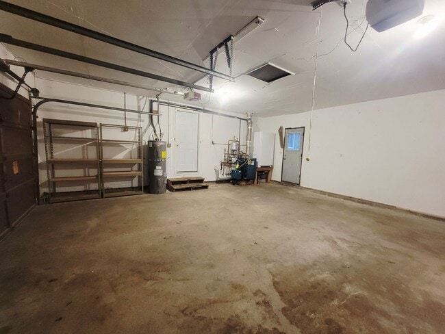 Building Photo - Spacious 3-Bedroom Home with Fenced Yard &...