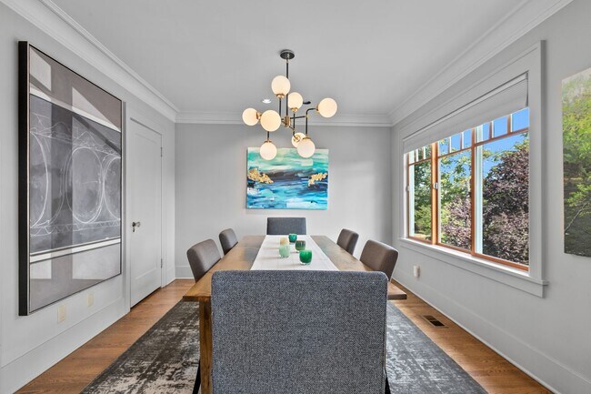 Building Photo - 3bd/1.75ba Seattle Home