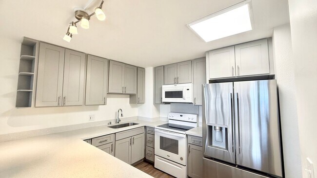 Building Photo - Beautifully Renovated 2-Bedroom, 2-Bathroom Condo 1-Parking