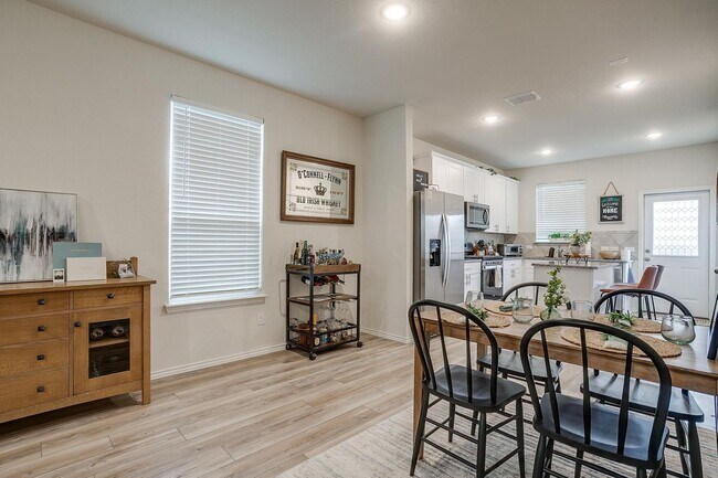 Building Photo - Beautiful Home in Highly Desired Sunset Pointe- 3 Bed, 2 Bath in SW Fort Worth- Crowley ISD- 76123
