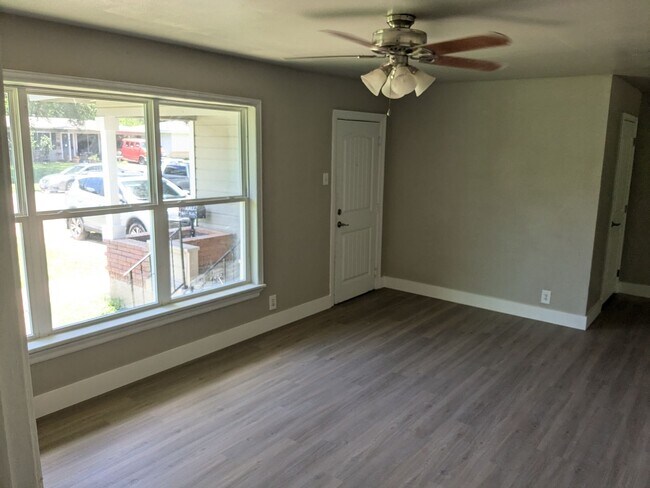 Building Photo - 2517 Goliad St